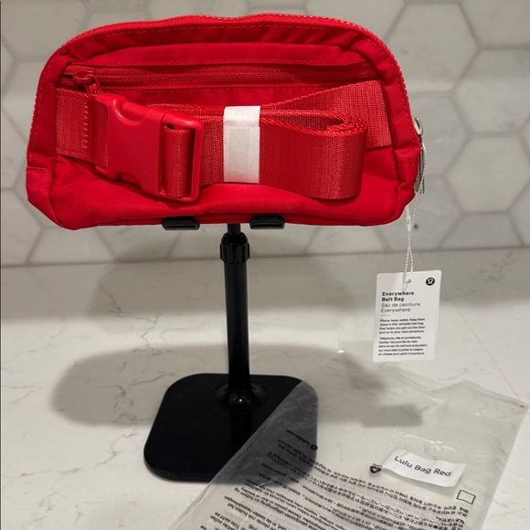 lululemon athletica Red Crossbody Bag New in Bag Christmas - Picture 4 of 4